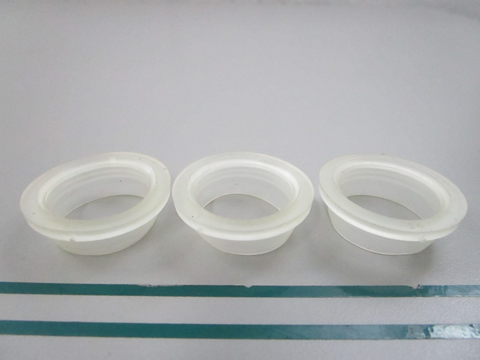 NEW OEM (LOT OF 3) 353920 0353920 OMC Johnson Evinrude Grommet 0810