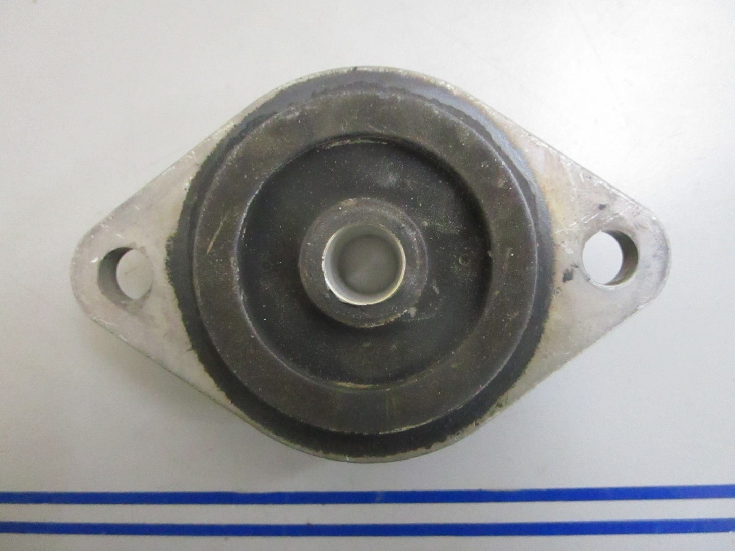 *NEW OEM* 0820 OMC Johnson Evinrude Rear Mount Ay 3853806