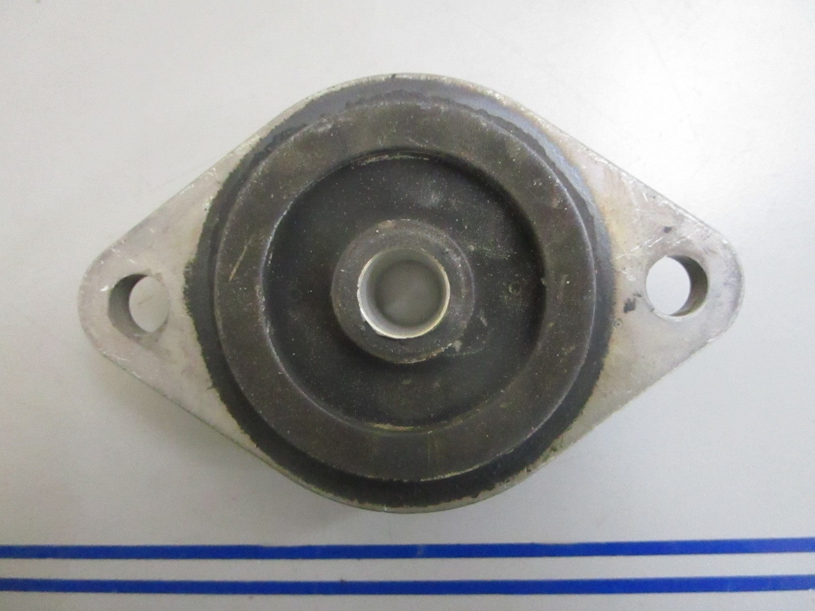 *NEW OEM* 0820 OMC Johnson Evinrude Rear Mount Ay 3853806