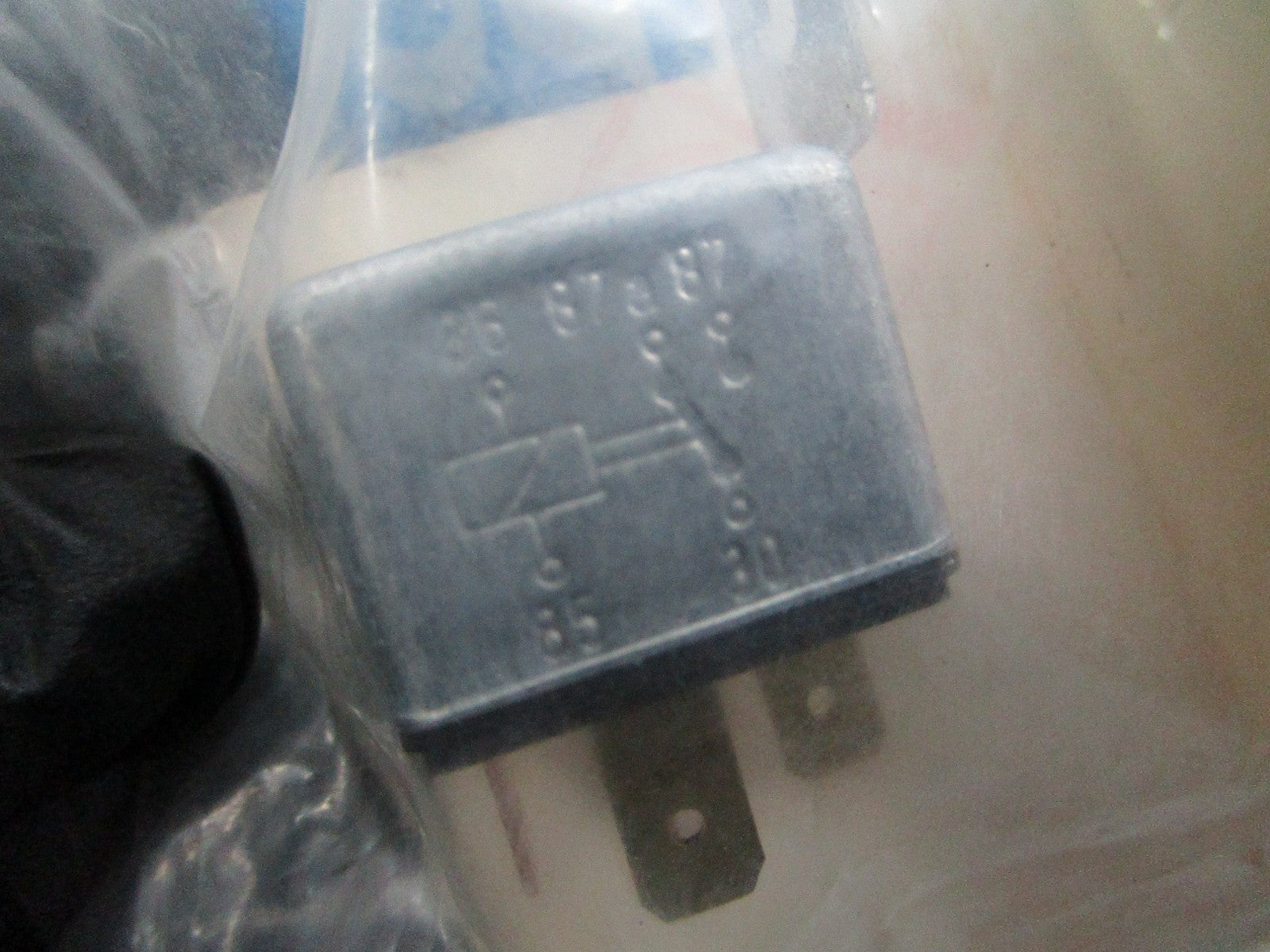 *NEW OEM* 0810 Volvo Penta Relay 876040