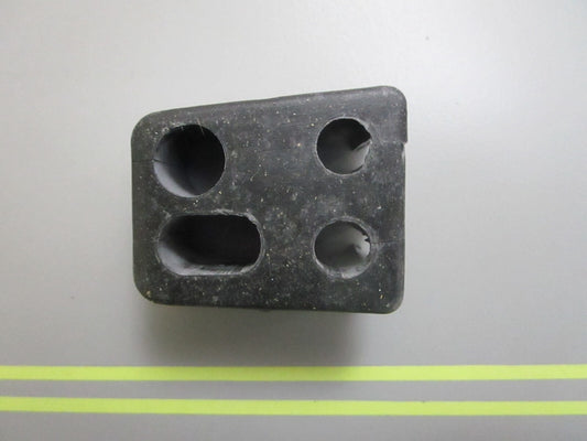 *NEW OEM* 0810 Suzuki Grommet 67130-95811