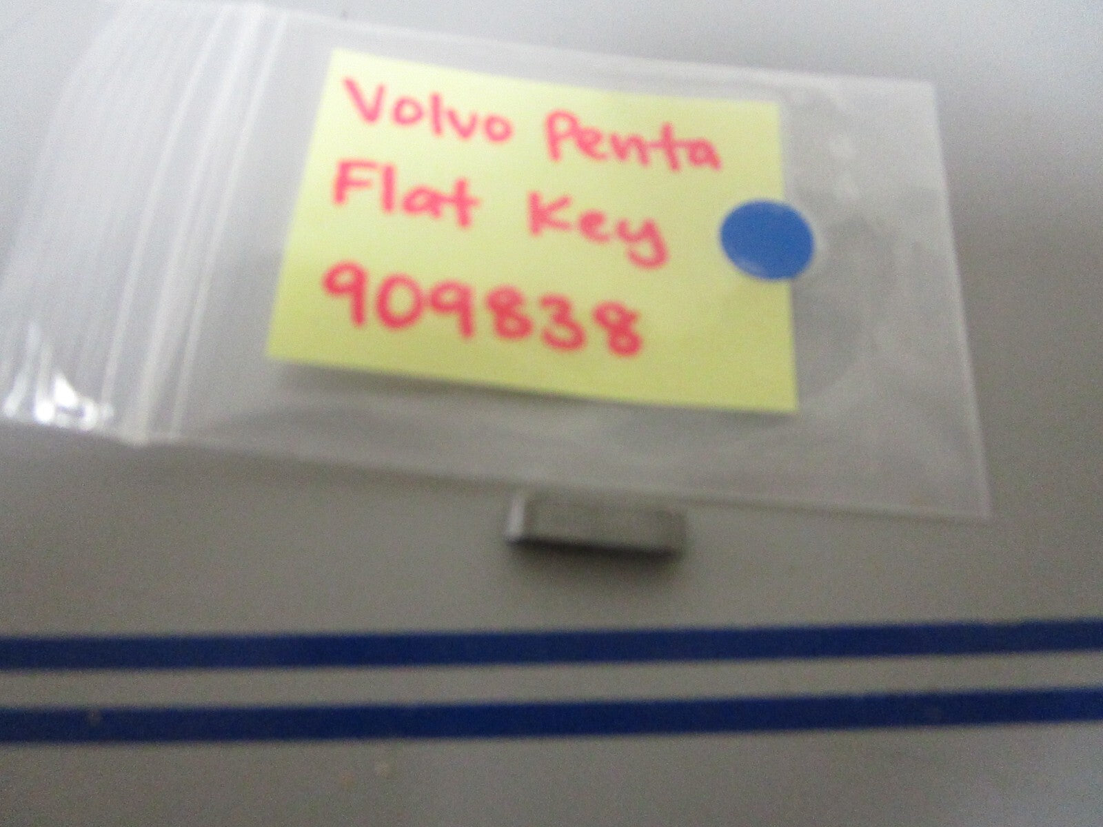 *NEW OEM* 0810 Volvo Penta Flat Key 909838