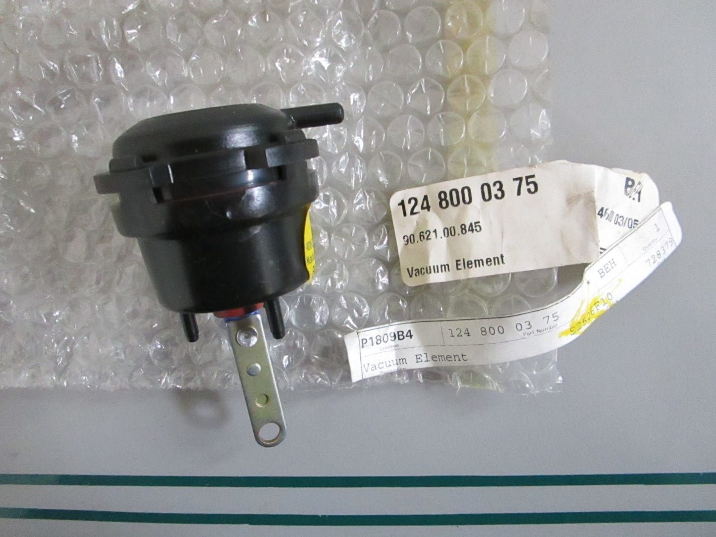 NEW OEM 1248000375 Mercedes-Benz Vacuum Element 0820