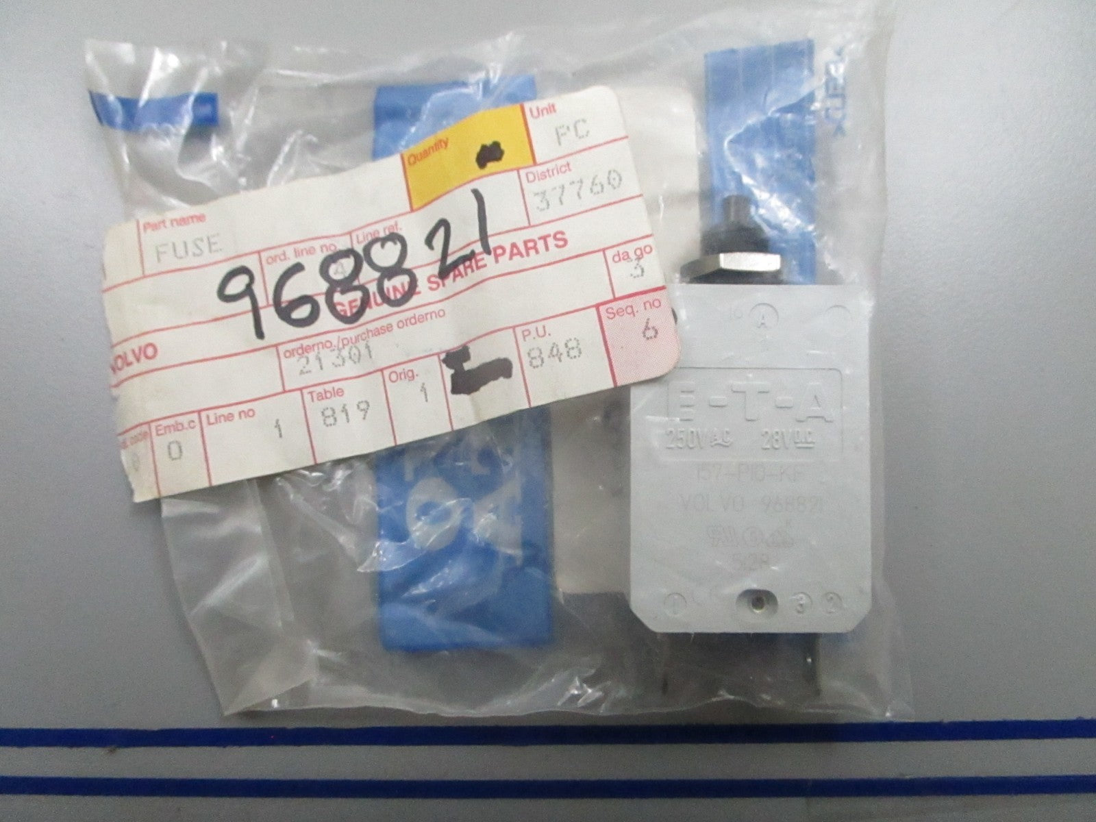 *NEW OEM* 0810 Volvo Penta Fuse 968821
