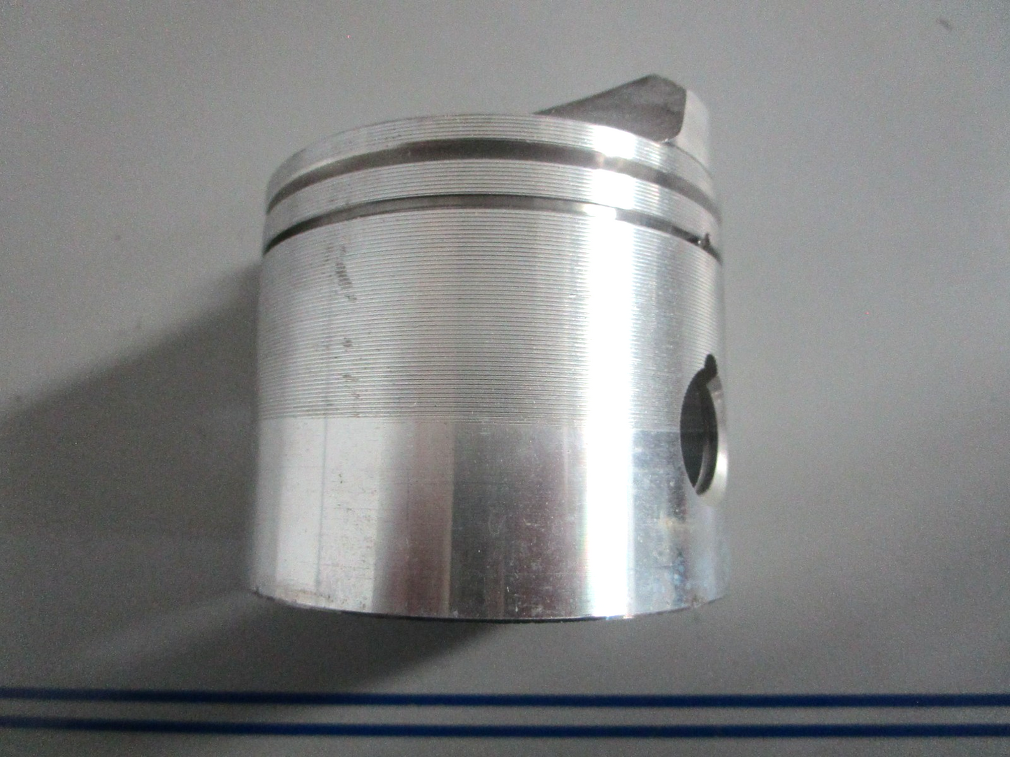 NEW OEM 378526 0378526 317806 OMC Johnson Evinrude .020 Piston 0820