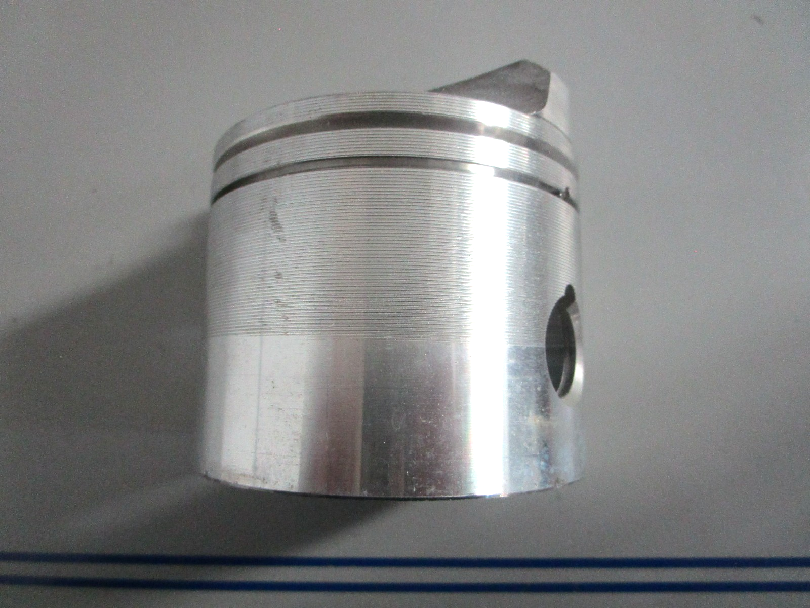 NEW OEM 378526 0378526 317806 OMC Johnson Evinrude .020 Piston 0820