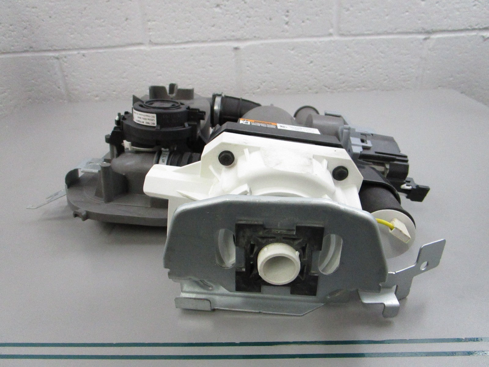 NEW OEM W11416362 Whirlpool Pump & Motor Assembly 0810