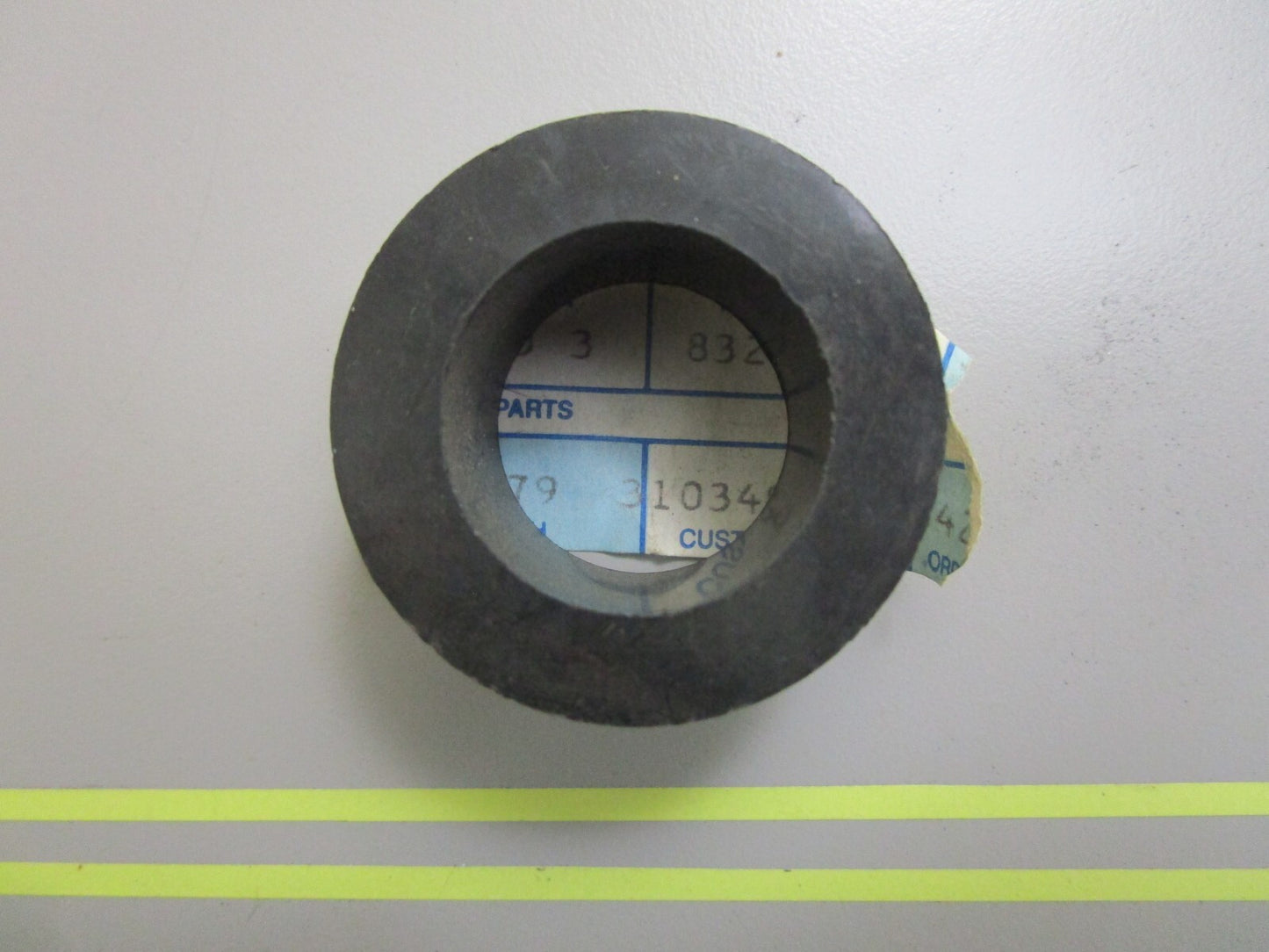 *NEW OEM* 0810 Volvo Penta Bushing 832586