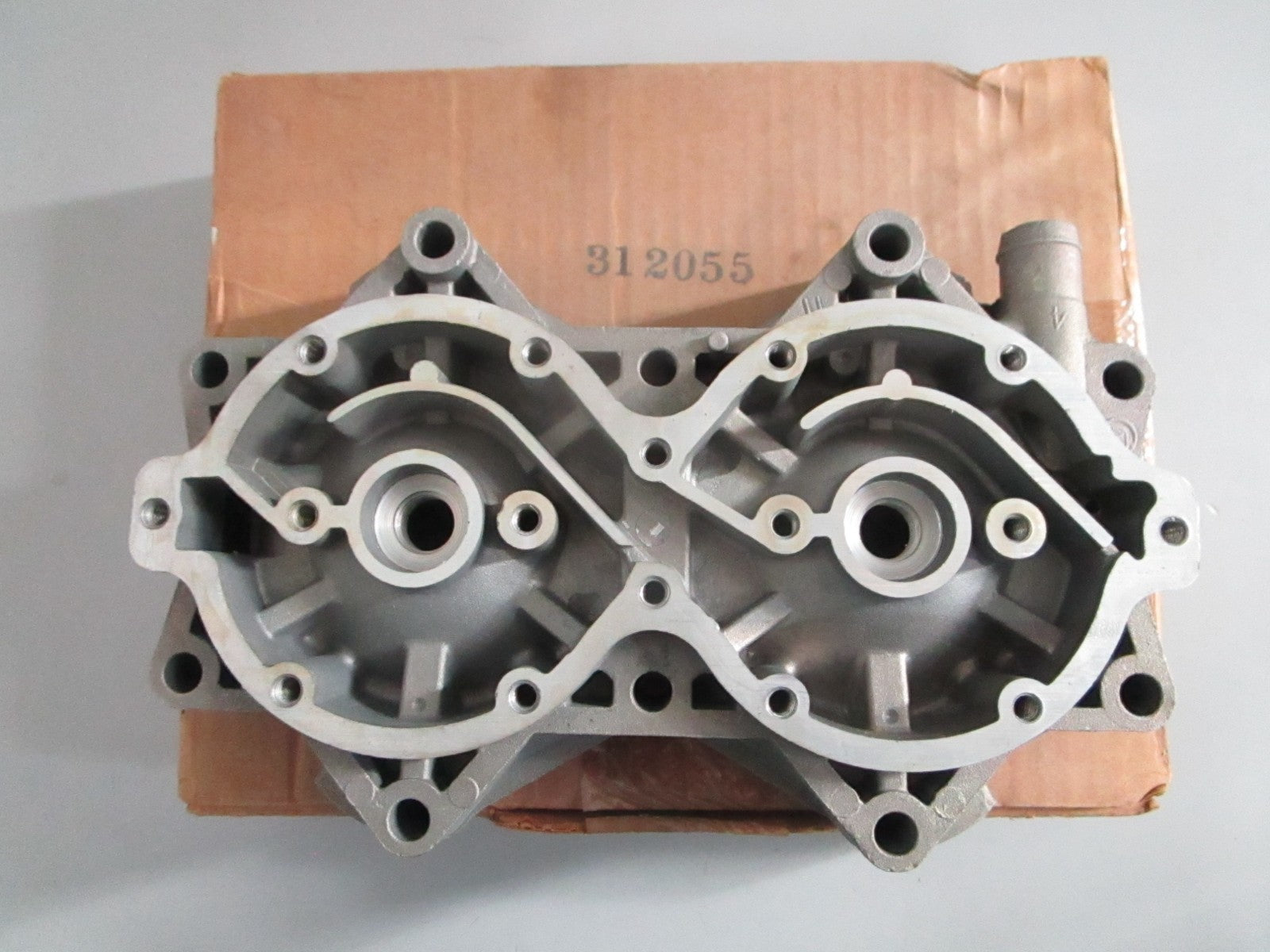 NEW OEM 312055 0312055 OMC Johnson Evinrude PORT Cylinder Head 0820