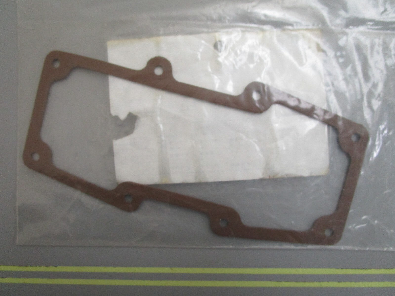 *NEW OEM* 0820 OMC Johnson Evinrude Gasket 3853574
