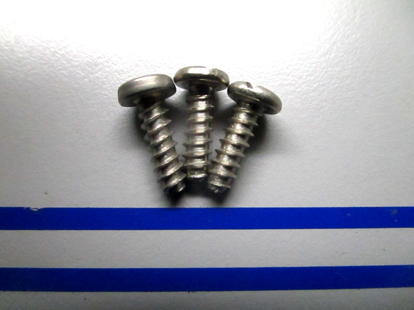 *NEW OEM* (LOT OF 3) 0720 OMC Johnson Evinrude Screw 330121 0330121