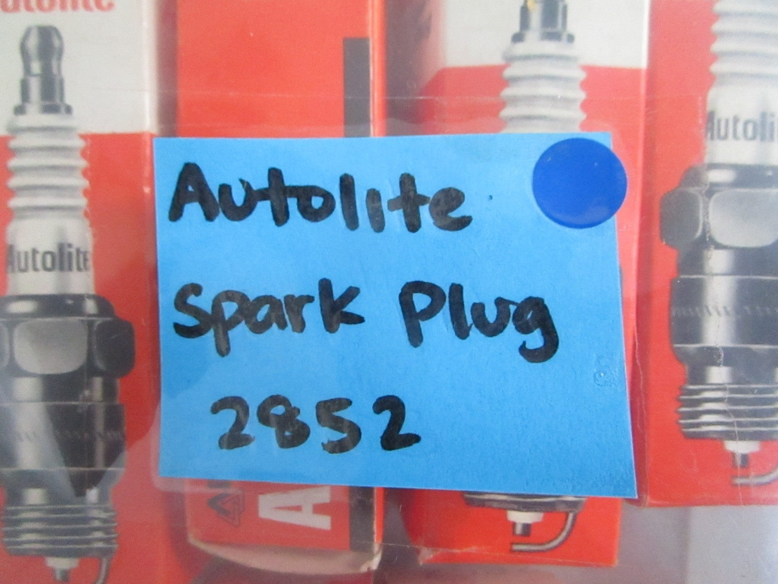 NEW OEM (LOT OF 10) 2852 Autolite Spark Plug 0820