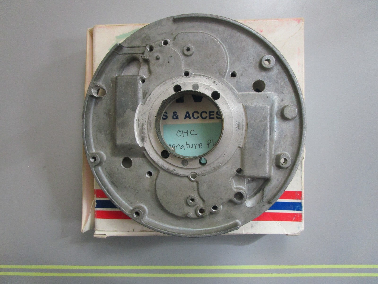 *NEW OEM* 0820 OMC Johnson Evinrude Armature Plate 584810 0584810