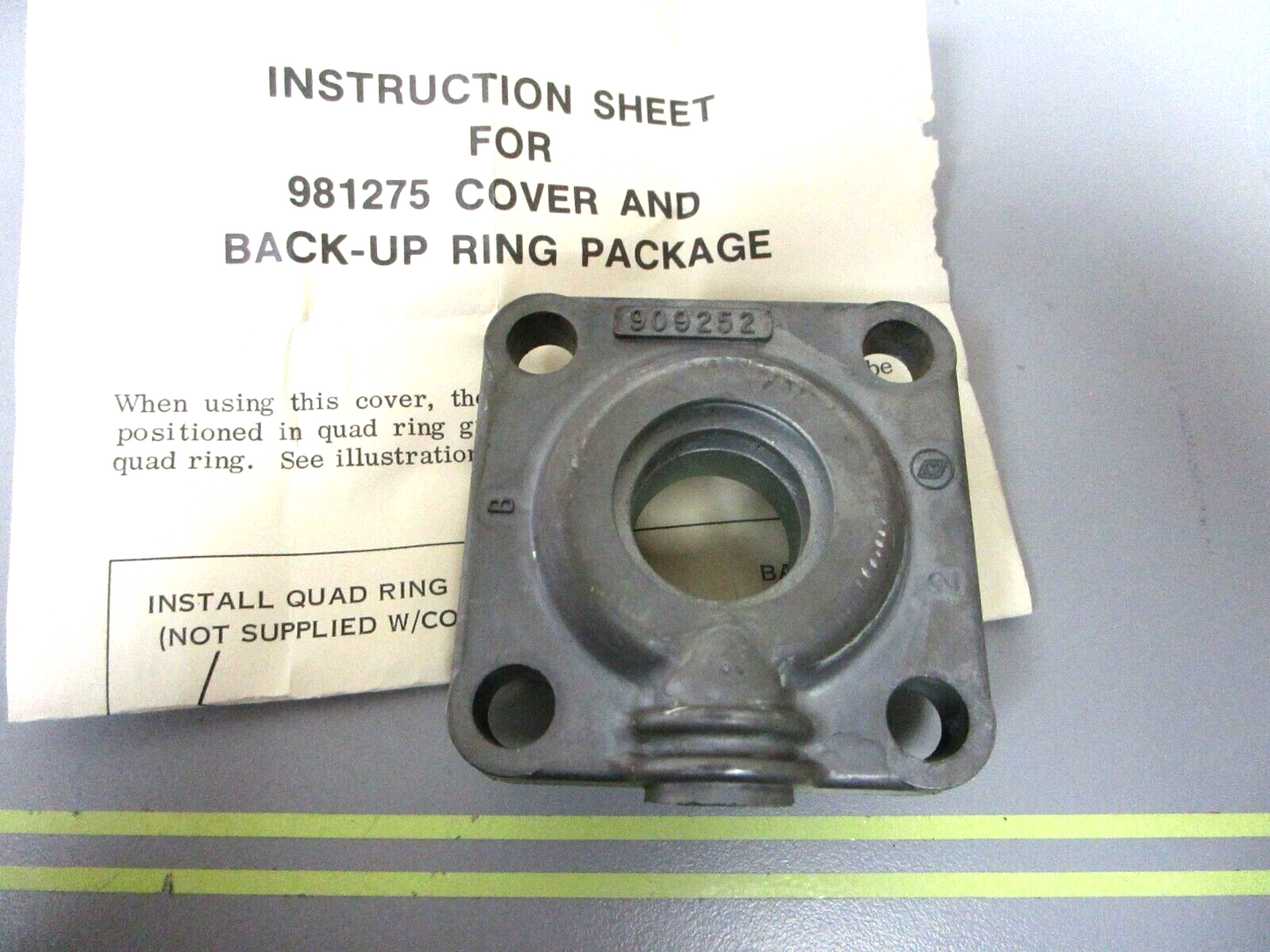 *NEW OEM* 0720 OMC Johnson Evinrude Trim Cylinder Cover 981275 0981275