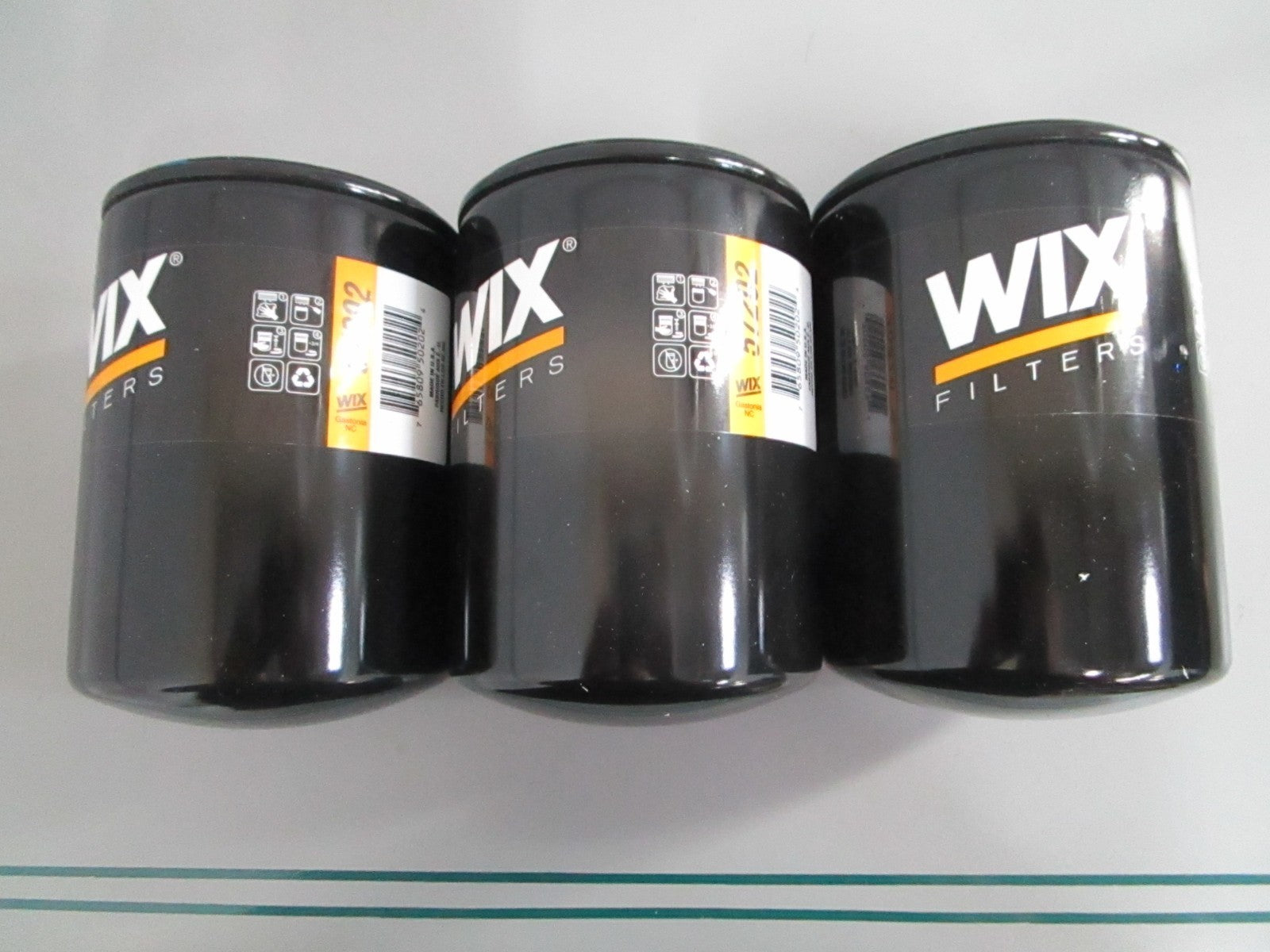 NEW OEM (LOT OF 3) 57202 Wix Oil Filter 0820