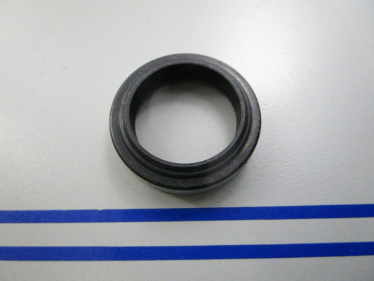 NEW OEM 305987 0305987 OMC Johnson Evinrude Oil Seal 0810