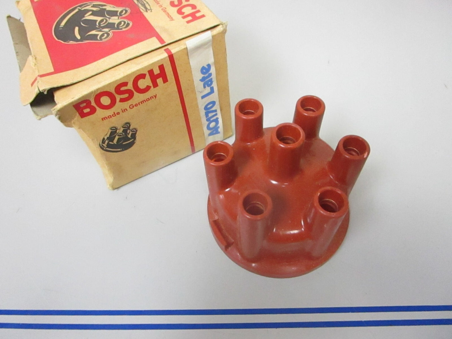 *NEW* 0720 Bosch Distributor Cap 1-235-522-053