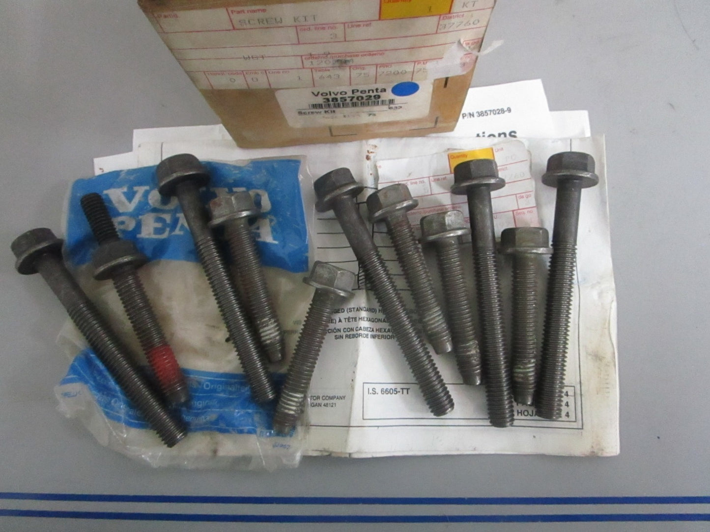 NEW OEM 3857029 Volvo Penta Screw Kit 0820