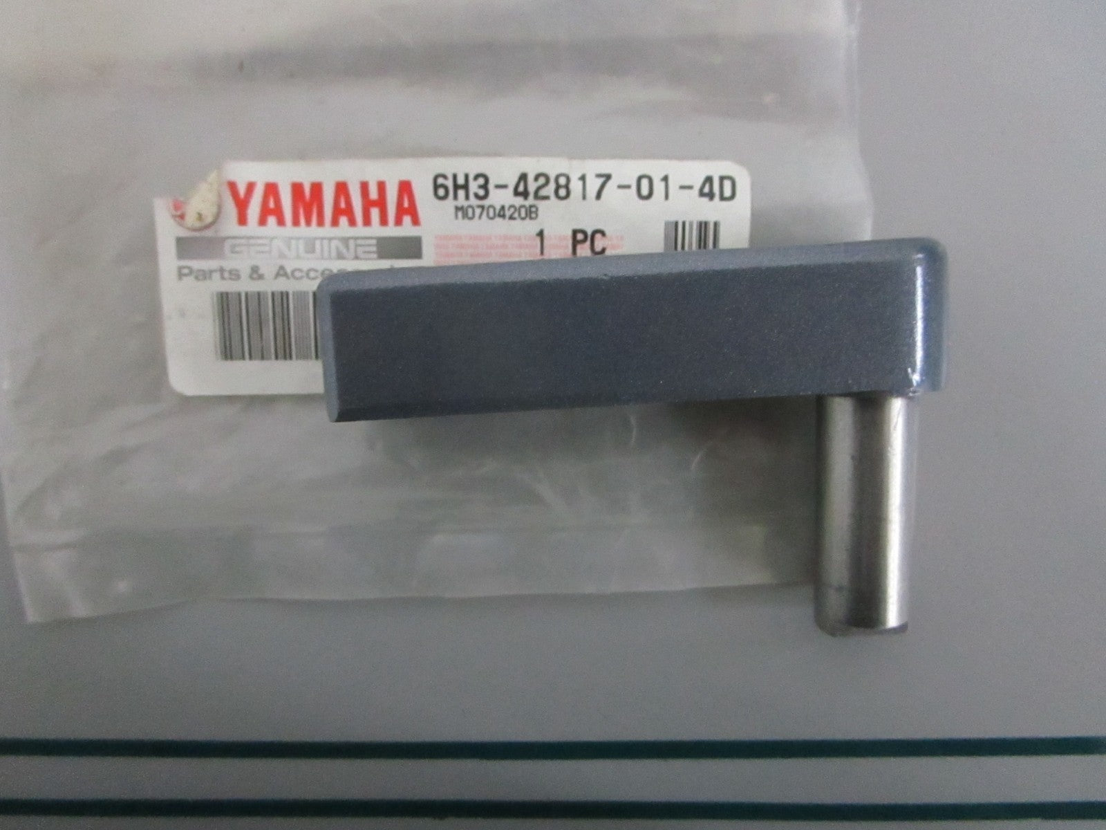 NEW OEM 6H3-42817-01-4D Yamaha Clamp Lever 0820