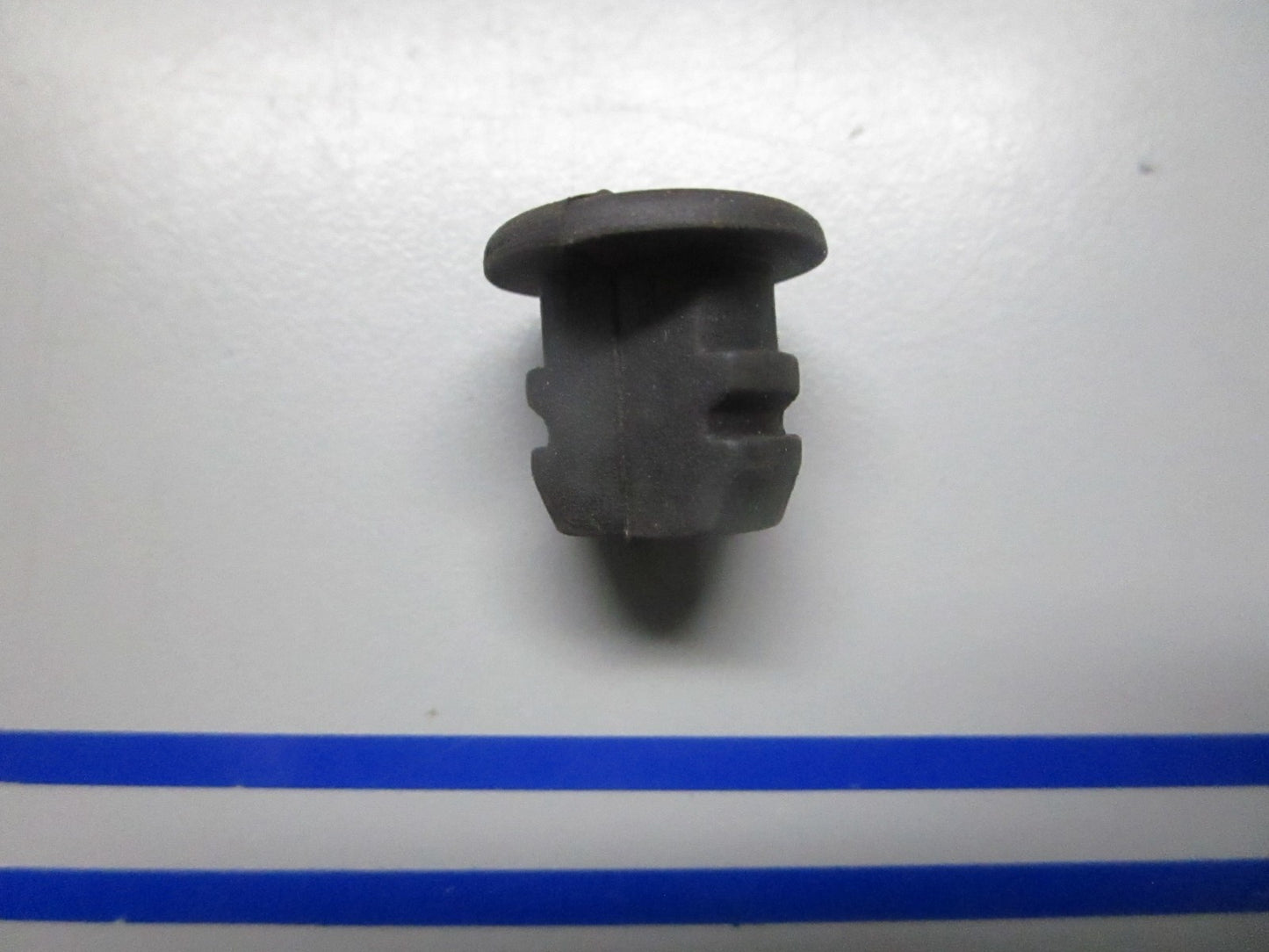 *NEW OEM* 0820 OMC Johnson Evinrude Plug 341231 0341231