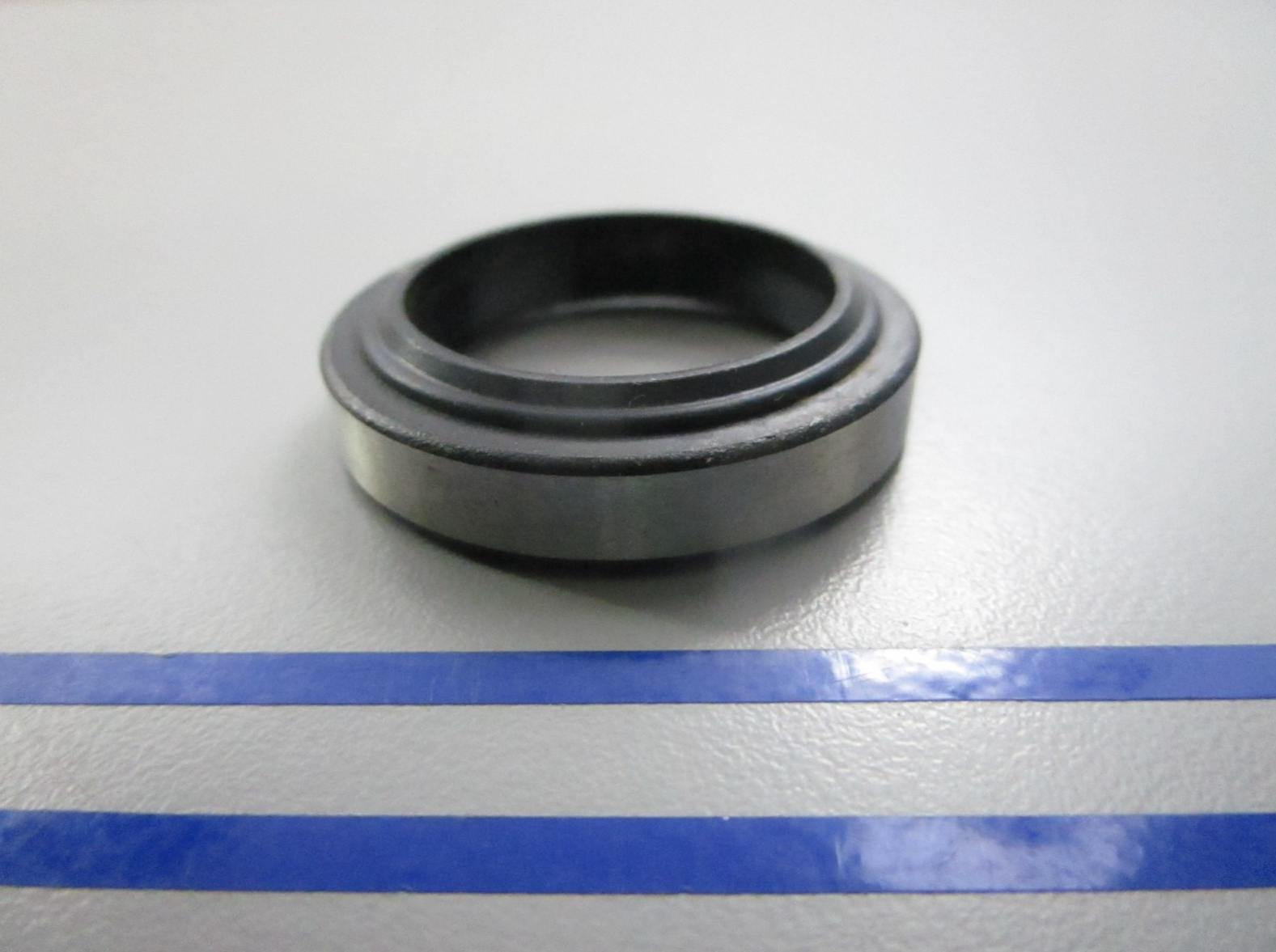 NEW OEM 305987 0305987 OMC Johnson Evinrude Oil Seal 0810