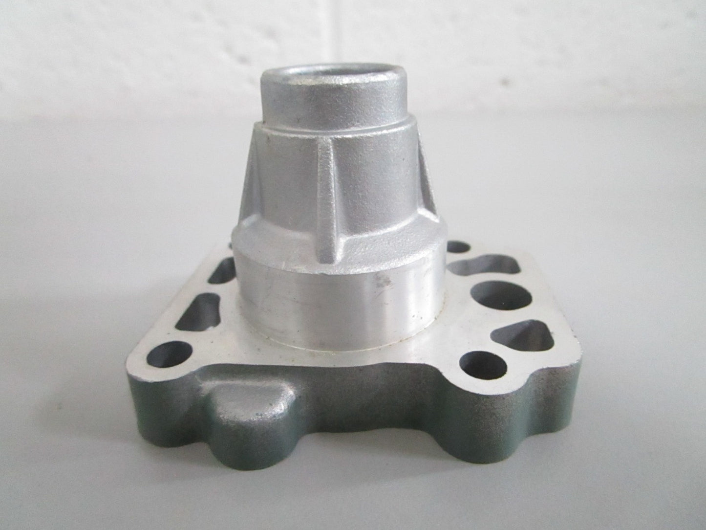 NEW OEM 6G8-45331-00-5B Yamaha Bearing Housing 0820