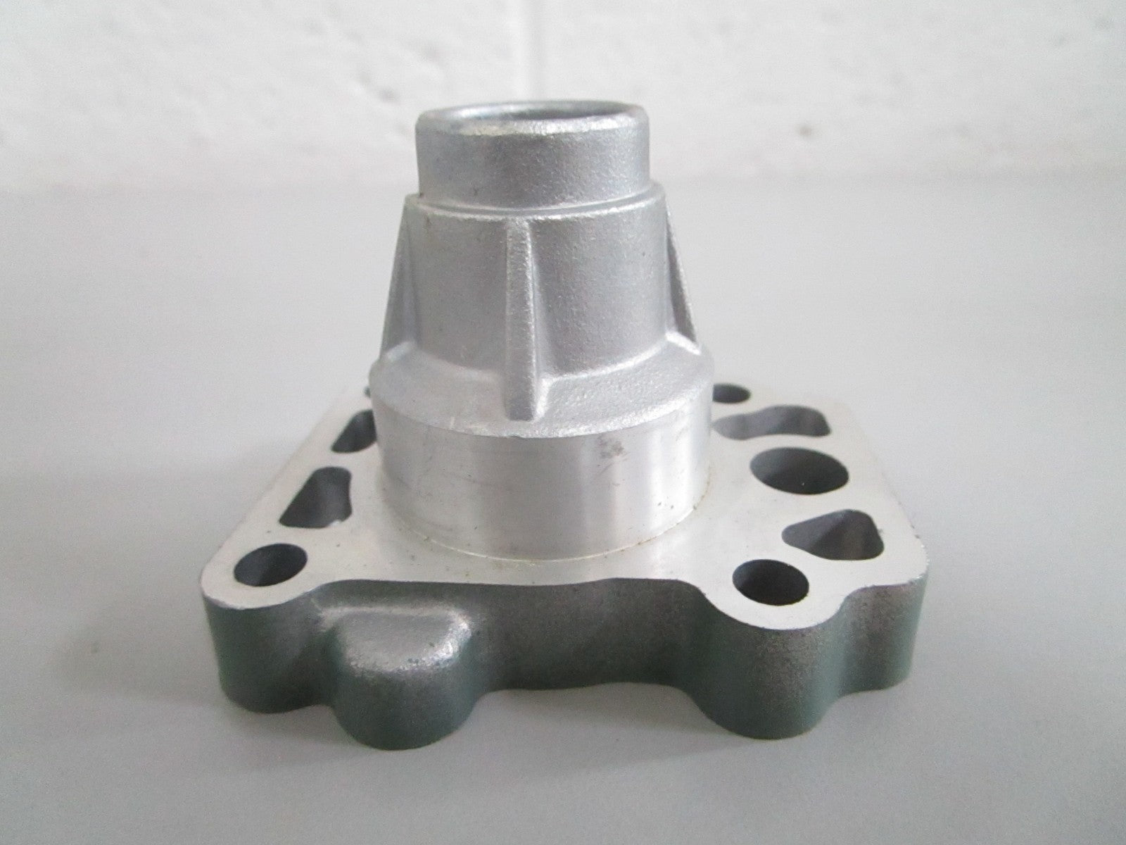 NEW OEM 6G8-45331-00-5B Yamaha Bearing Housing 0820