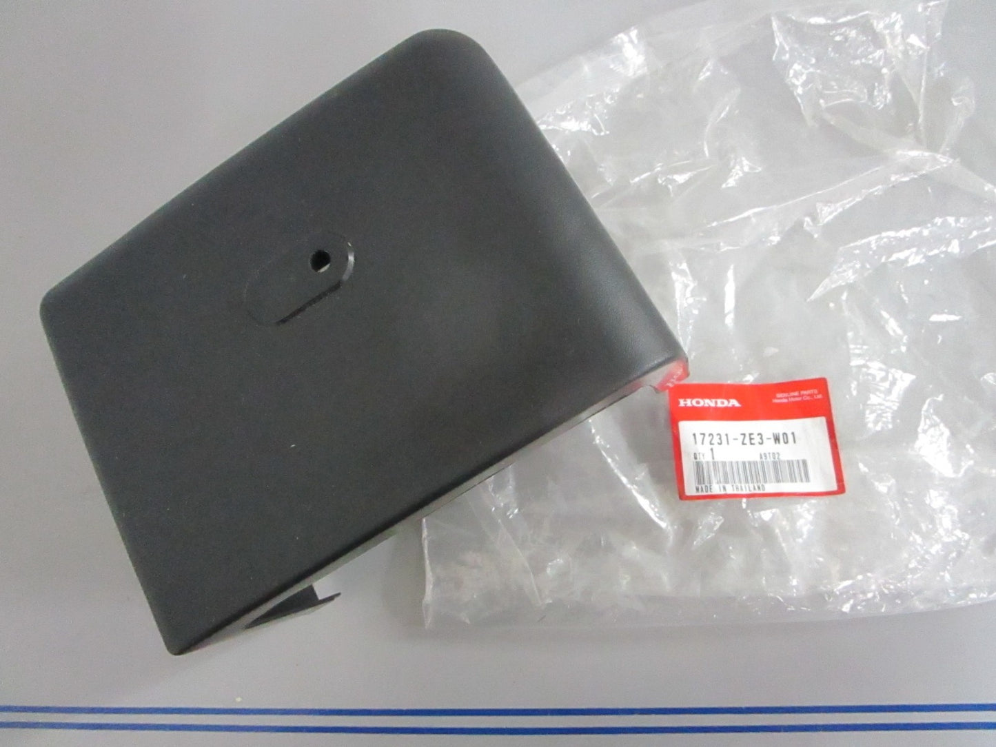 *NEW OEM* 0820 Honda Air Filter Cover 17231-ZE3-W01