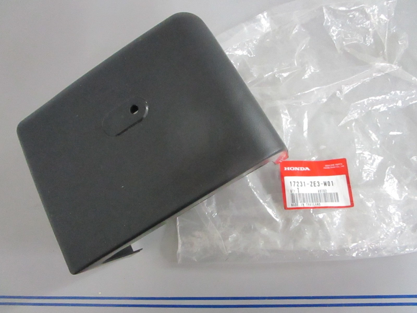 *NEW OEM* 0820 Honda Air Filter Cover 17231-ZE3-W01