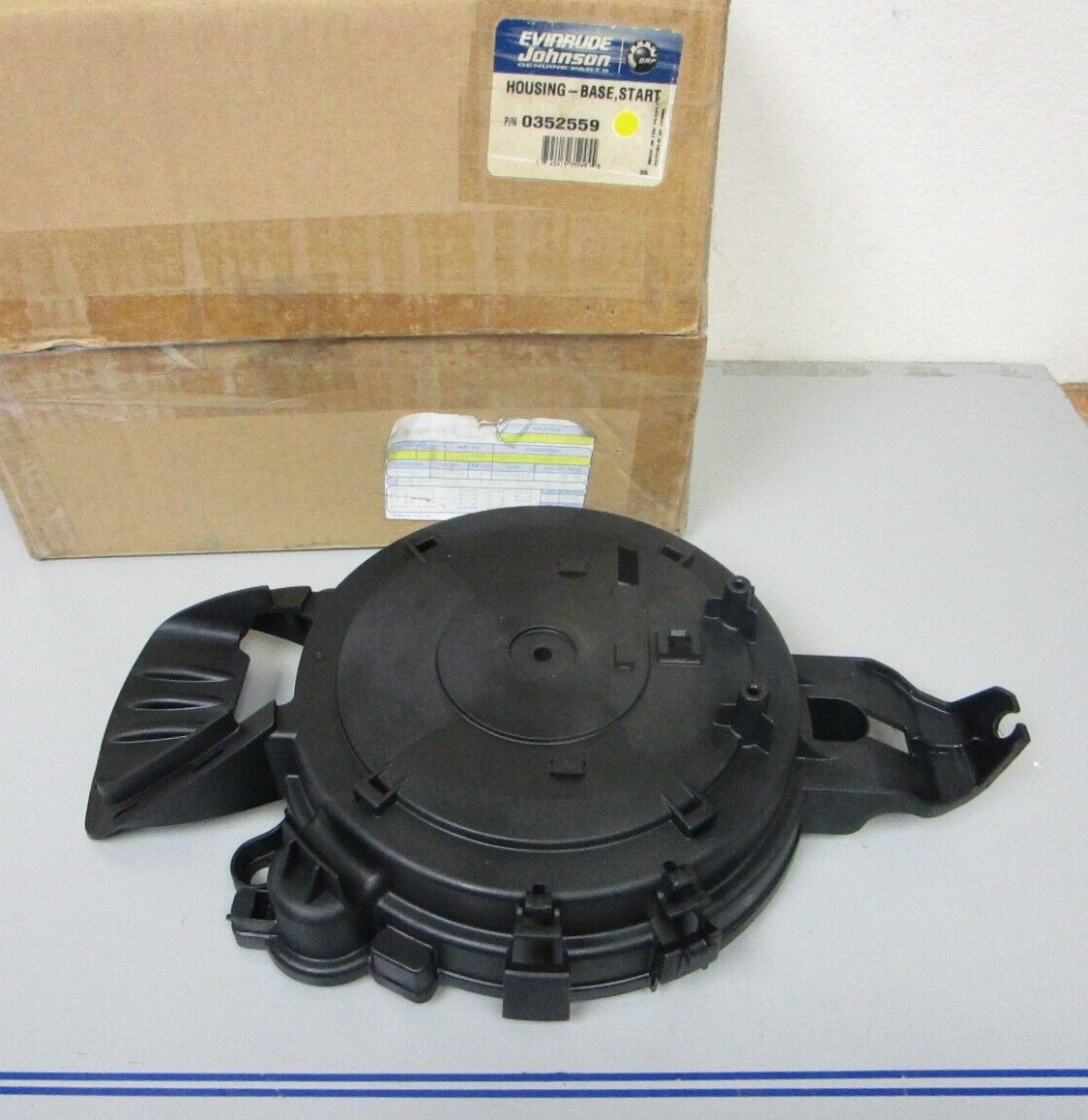 *NEW OEM* 0720 OMC Johnson Evinrude 15 25 30 hp Starter Housing Base 352559