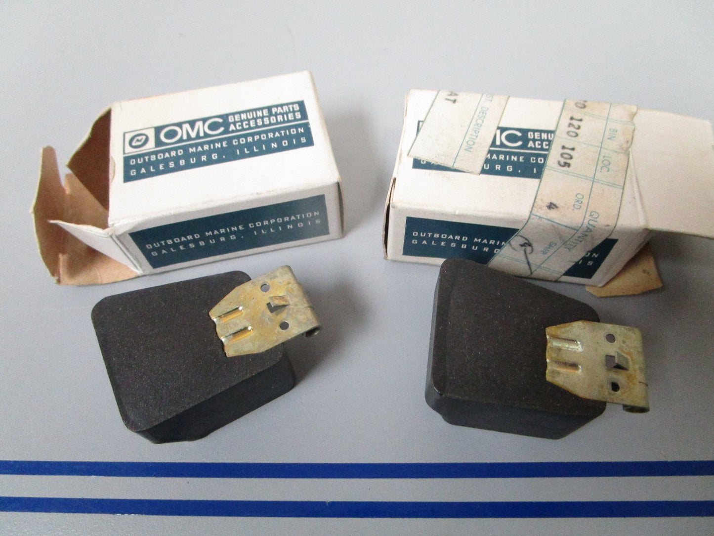 NEW OEM (LOT OF 2) 381353 0381353 OMC Johnson Evinrude Float & Arm 0810