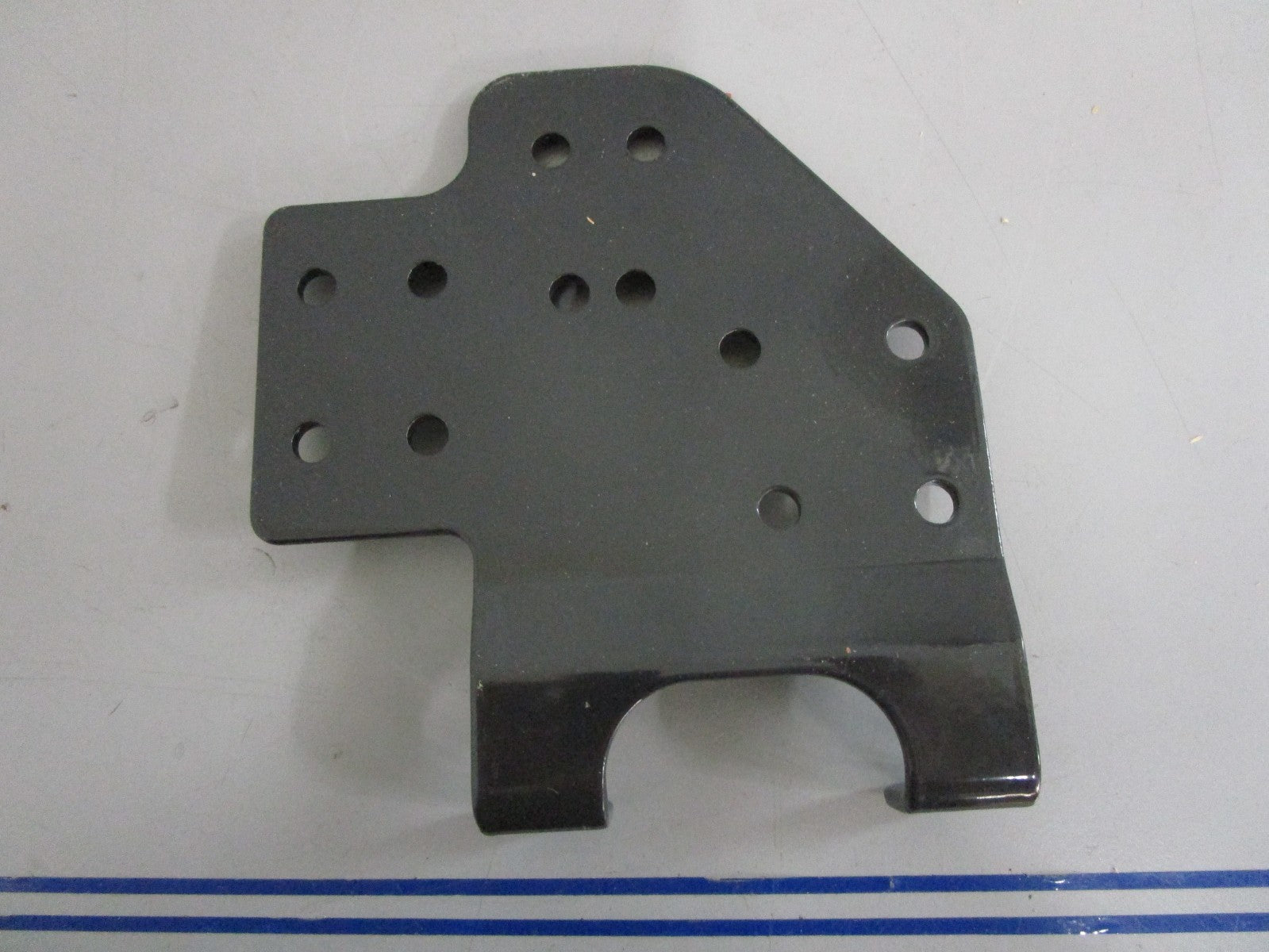 *NEW OEM* 0820 OMC Johnson Evinrude Bracket 3857411