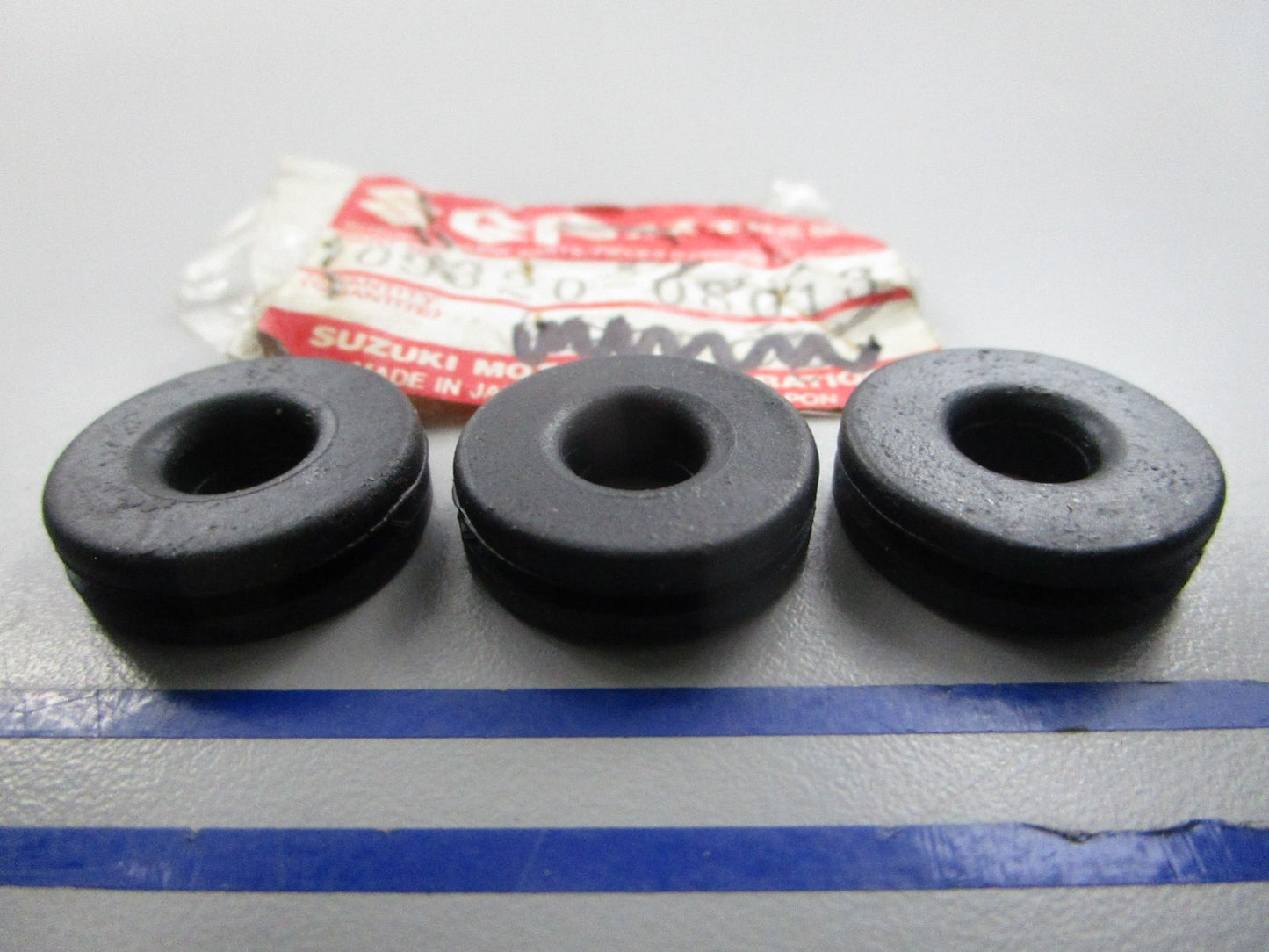 NEW OEM (LOT OF 3) 09320-08013 Suzuki Cushion 0810