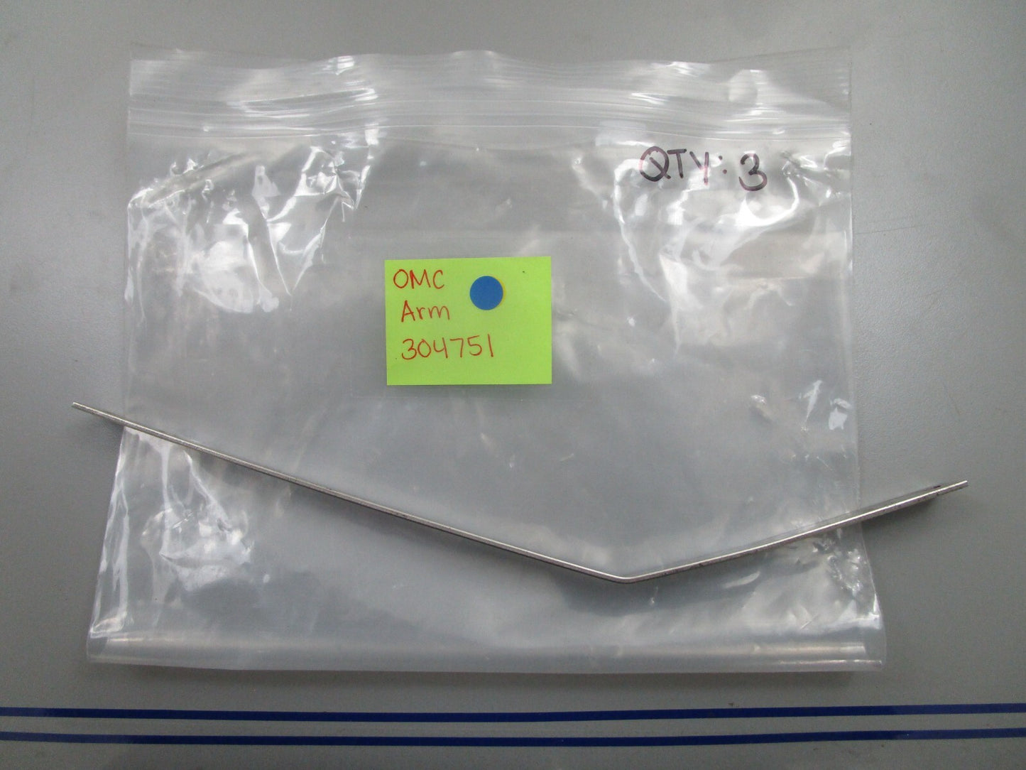 *NEW OEM* 0810 OMC Johnson Evinrude Arm 304751 0304751