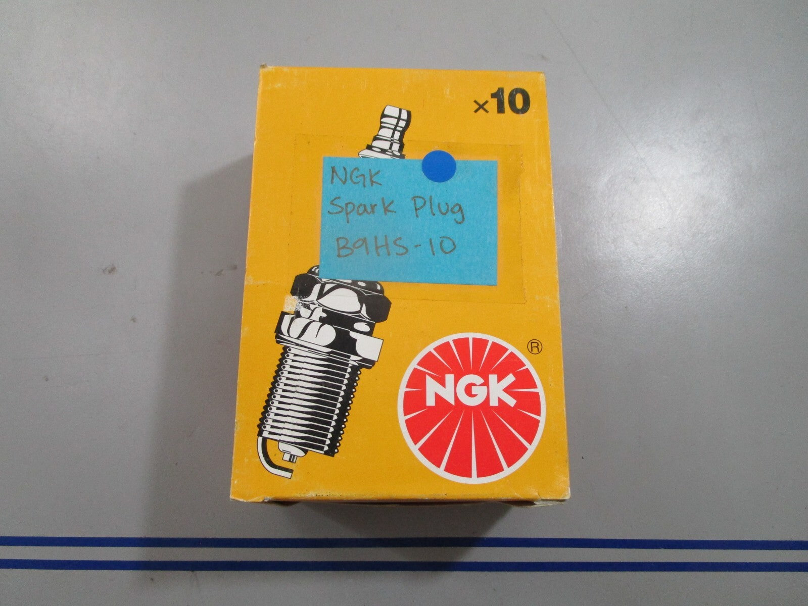 *NEW* (LOT OF 10) 0820 NGK Spark Plug B9HS-10