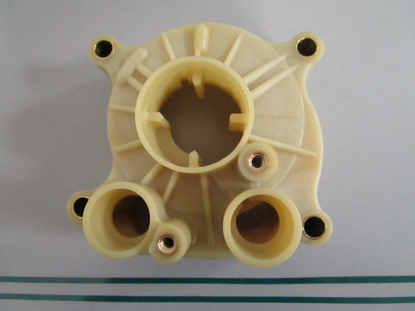 OMC NEW OEM Water Pump Impeller Housing 385801 NOS Johnson Evinrude Part 0820