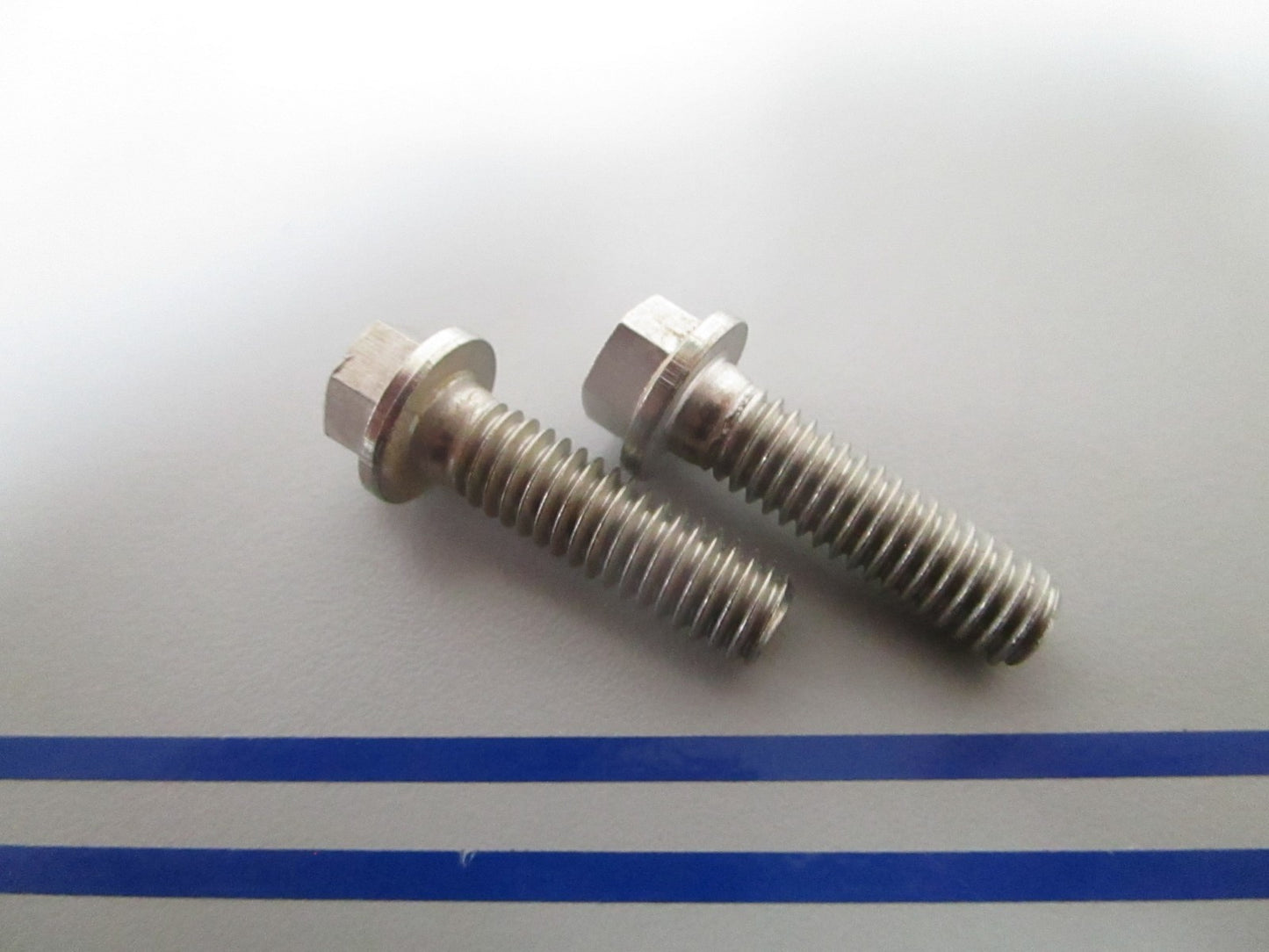 NEW OEM (LOT OF 2) 123018 0123018 OMC Johnson Evinrude Screw 0810