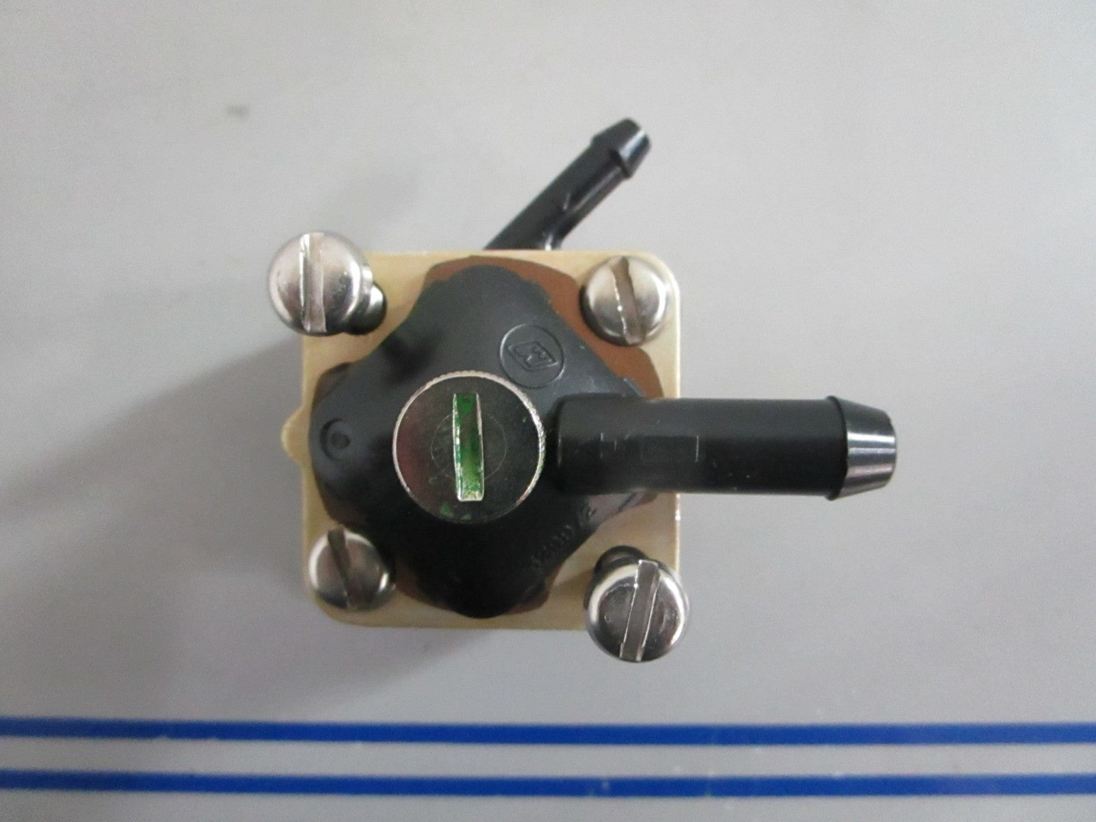 *NEW OEM* 0820 OMC Johnson Evinrude Fuel Pump Assy 388833 0388833