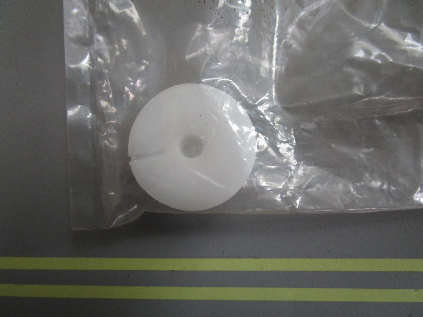 *NEW OEM* 0820 OMC Johnson Evinrude Valve 308070 0308070