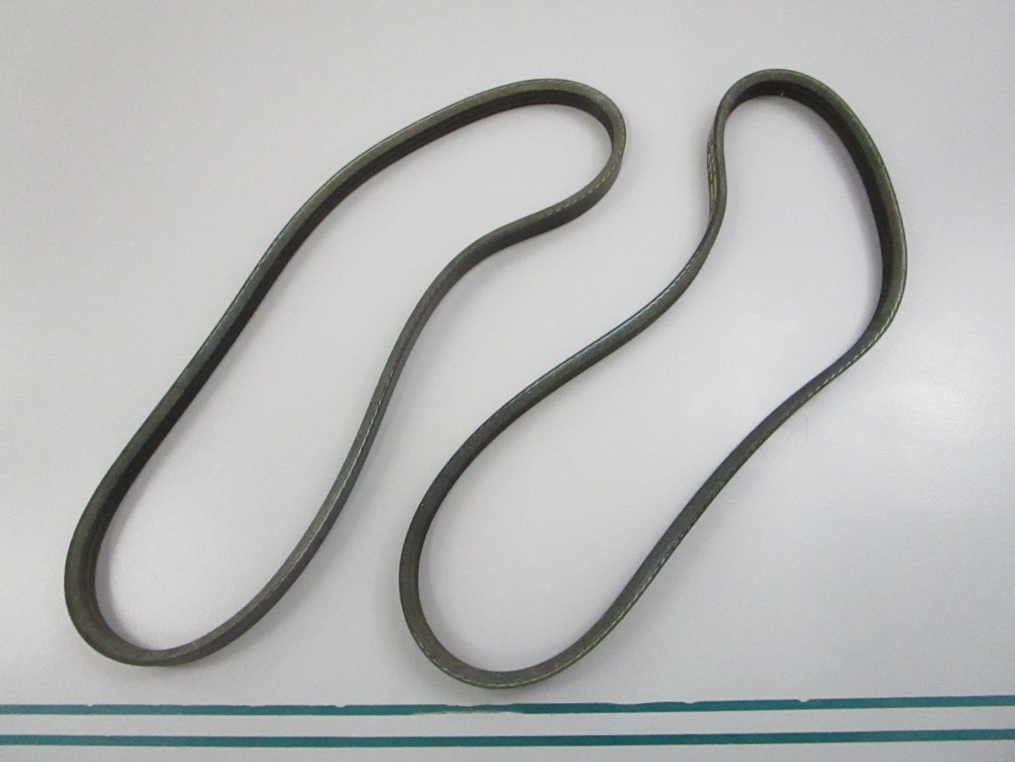 Gates K030245 Micro-V Serpentine Belt 3-Rib 25.25in (LOT OF 2) NEW 0810