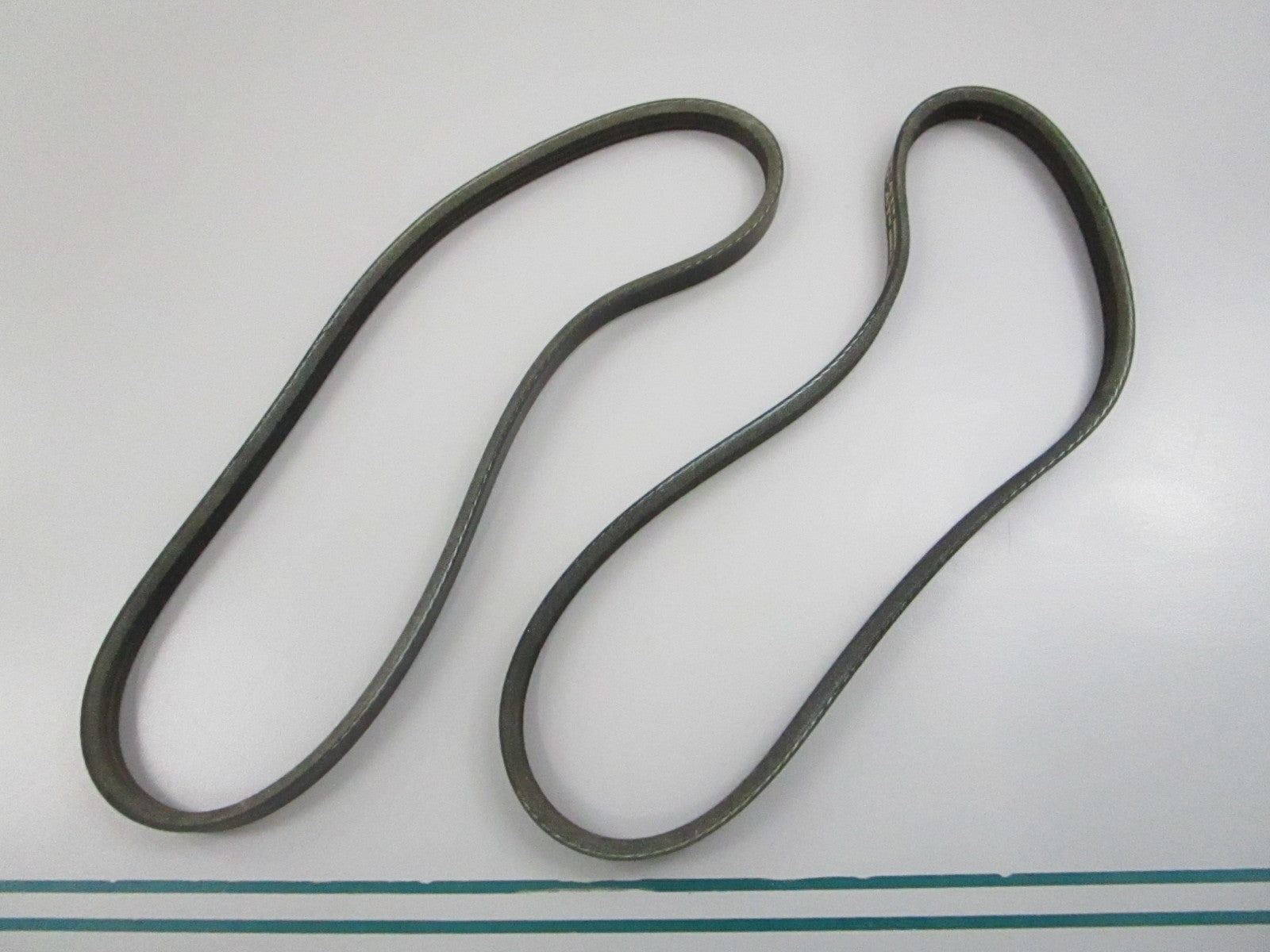 Gates K030245 Micro-V Serpentine Belt 3-Rib 25.25in (LOT OF 2) NEW 0810