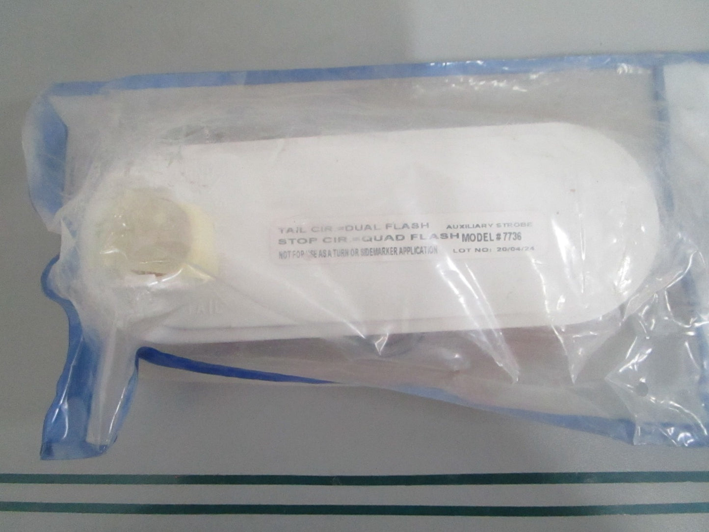 Grote 77363 SuperNova Oval LED Strobe Amber 12V Emergency Light NEW 0820