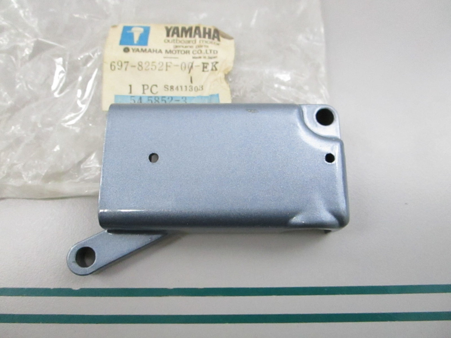 NEW OEM 697-8252F-00-EK Yamaha Main Switch Cover 0810