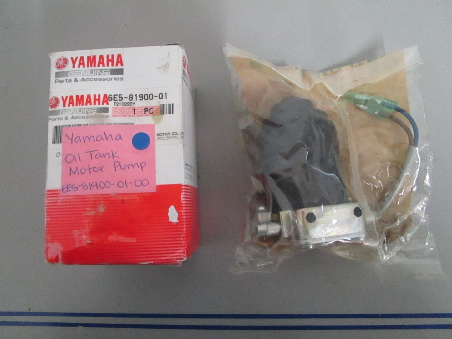 NEW OEM 6E5-81900-01-00 Yamaha Oil Tank Motor Pump 0820