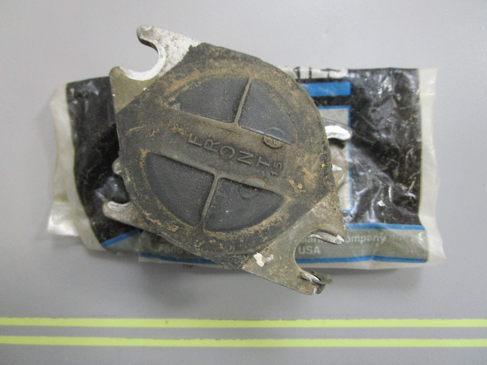 *NEW OEM* 0810 Mercury Quicksilver Shock Mount 819708