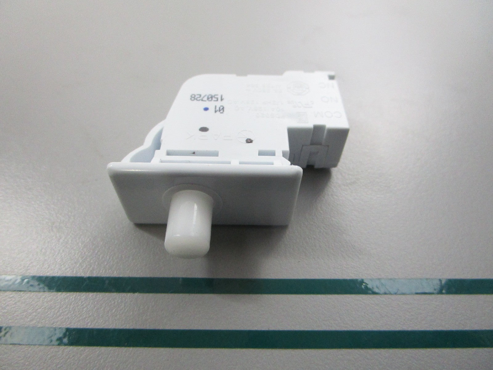 NEW OEM 6601EL3001A LG Door Switch Assembly 0810