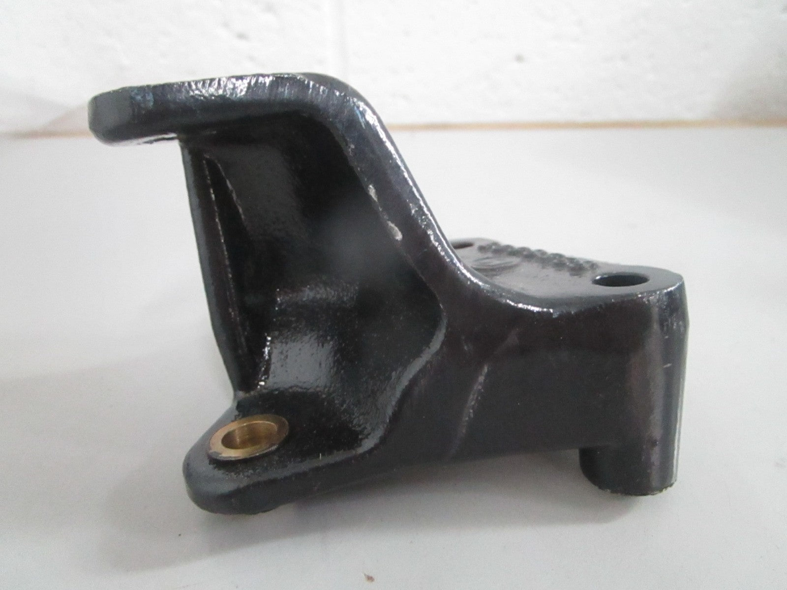 *NEW OEM* 0820 Volvo Penta Mount Bracket 3853666
