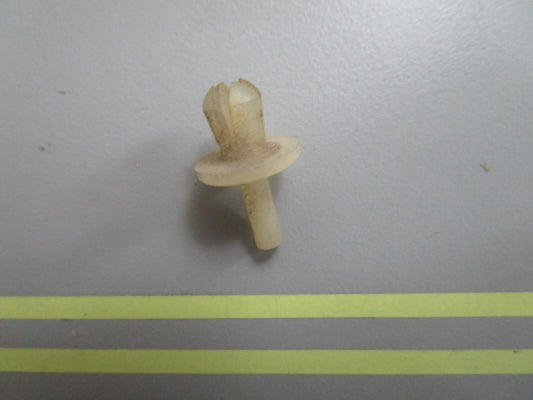 *NEW OEM* 0810 OMC Johnson Evinrude Fastener 307897 0307897