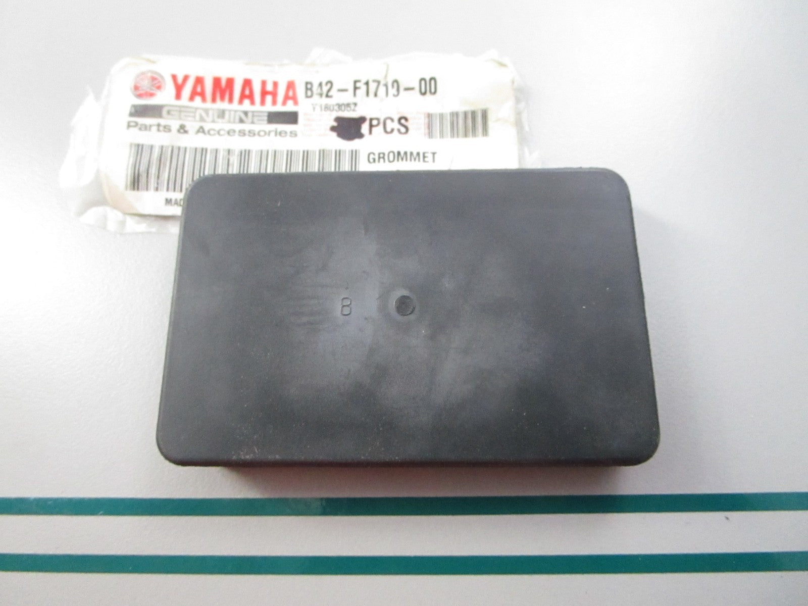 NEW OEM B42-F1719-00-00 Yamaha Grommet 0810