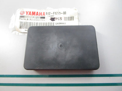 NEW OEM B42-F1719-00-00 Yamaha Grommet 0810